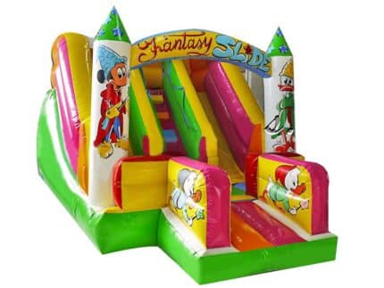 Scivolo Gonfiabile Colorato Con Personaggi Animati